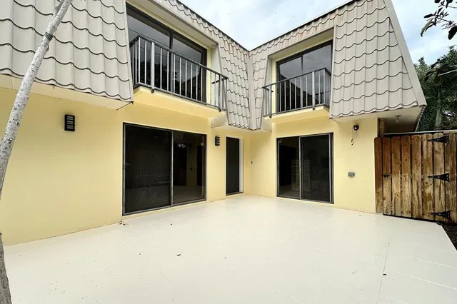  Unit Apt 402 photo 32