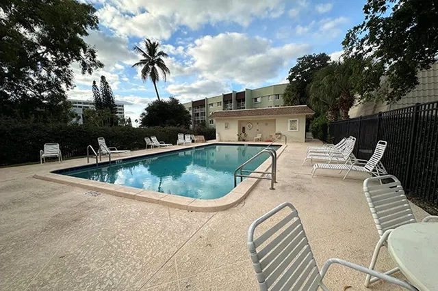  Unit Apt 402 photo 35