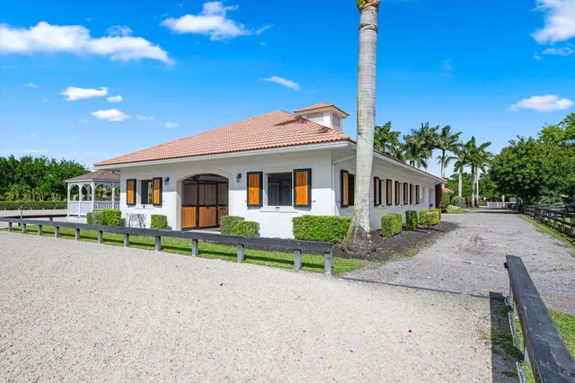 Paddock Park 2 Unit Barn photo 2