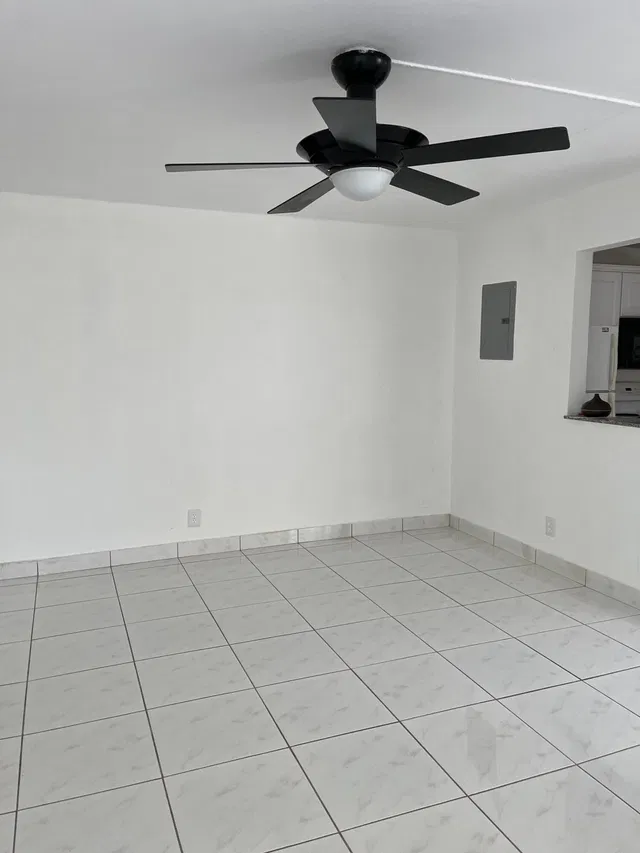 Unit F photo 4
