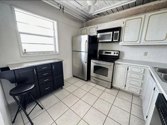  Unit 4100 photo 4