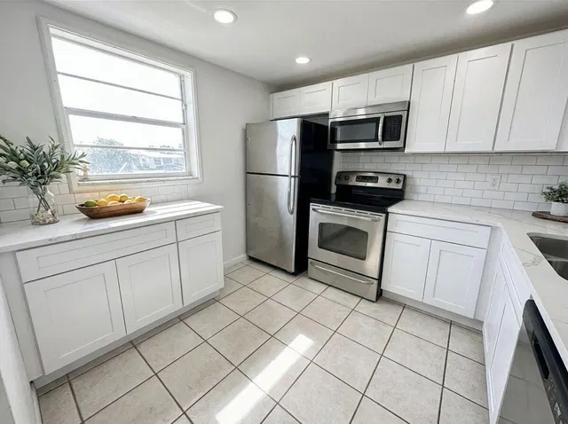  Unit 4100 photo 5