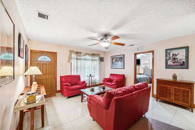 Residence photo 2