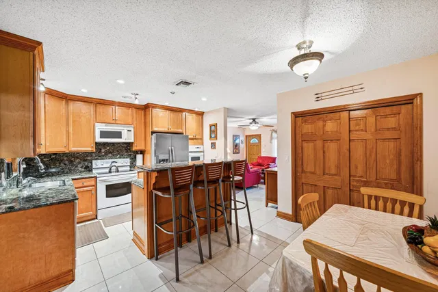Residence photo 3
