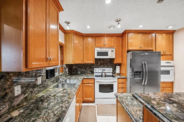 Residence photo 5