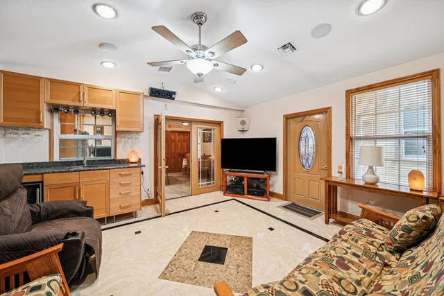 Residence photo 11