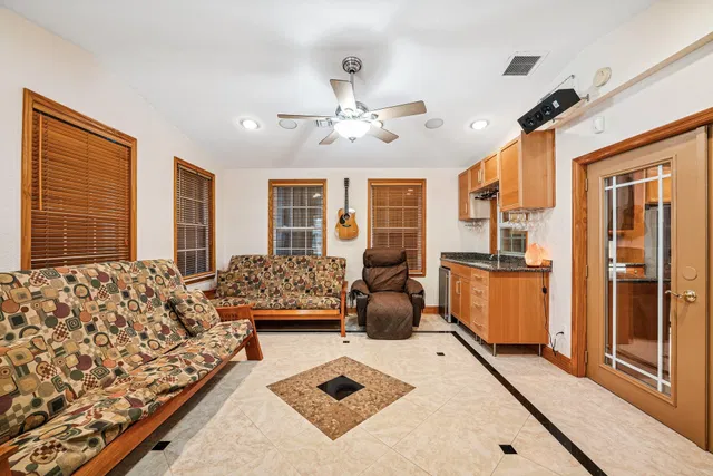 Residence photo 12