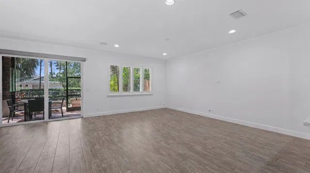  Residence photo 9