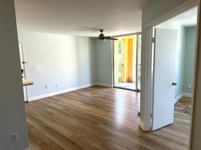 Unit 208 photo 6
