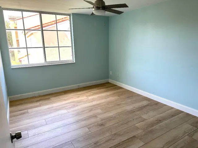 Unit 208 photo 8