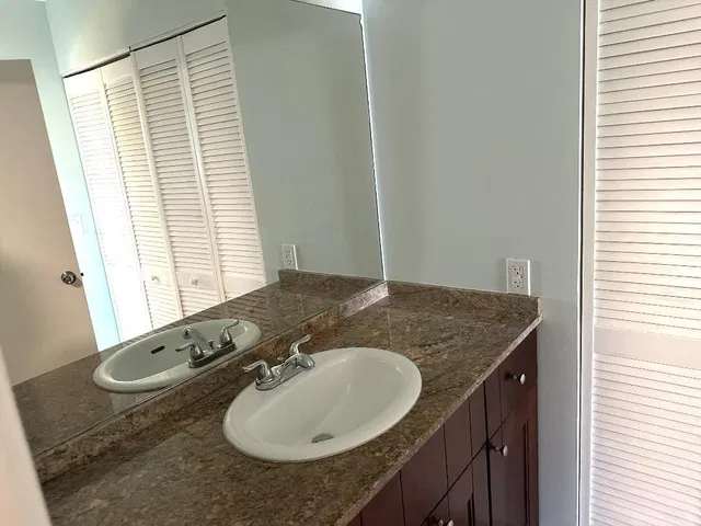 Unit 208 photo 10