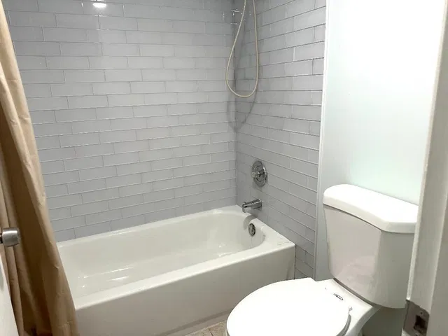 Unit 208 photo 11