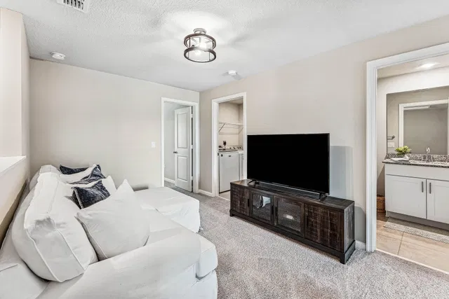 Residence photo 23