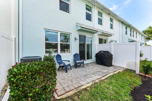 Residence photo 30