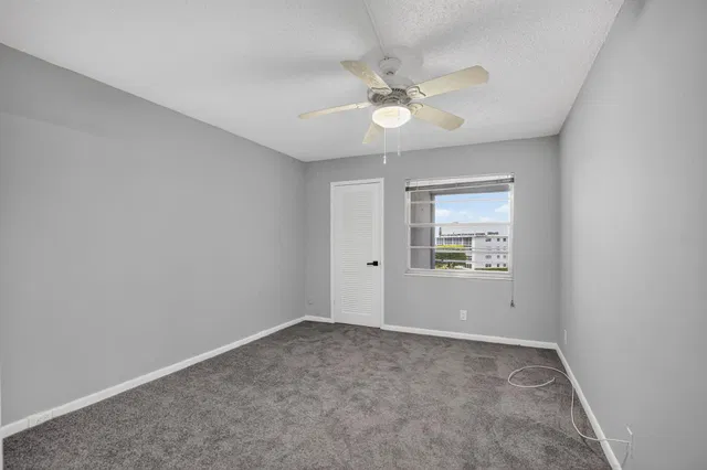 Residence photo 16