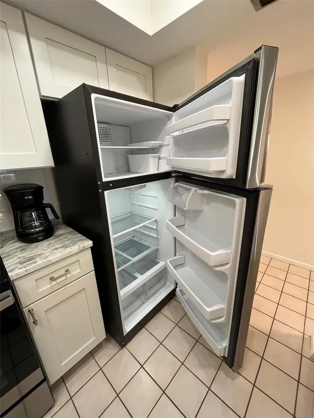 Unit 410 photo 7