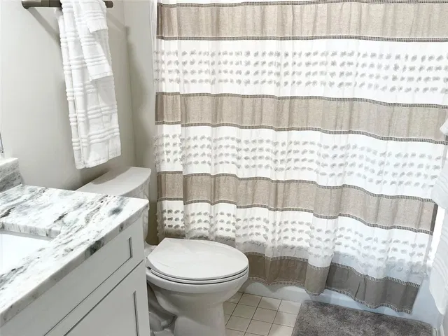 Unit 410 photo 15