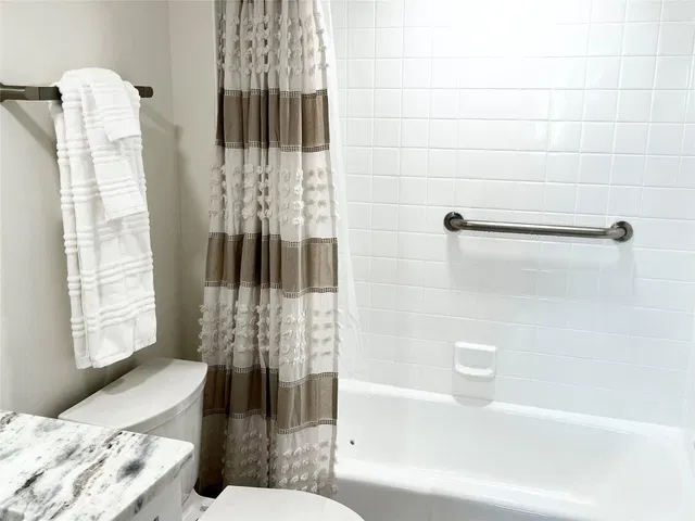 Unit 410 photo 16