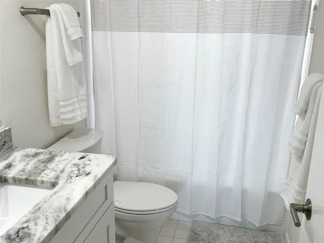 Unit 410 photo 17