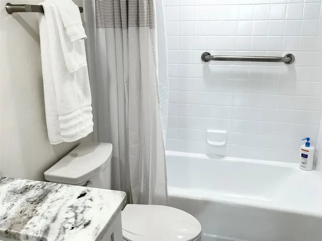 Unit 410 photo 18