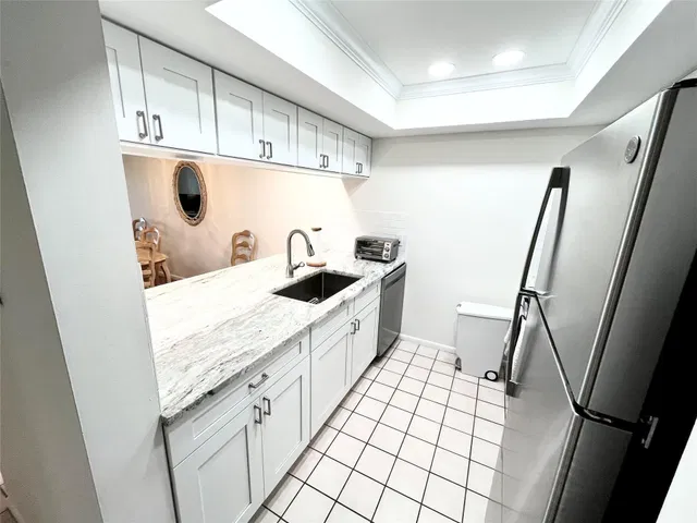 Unit 410 photo 25