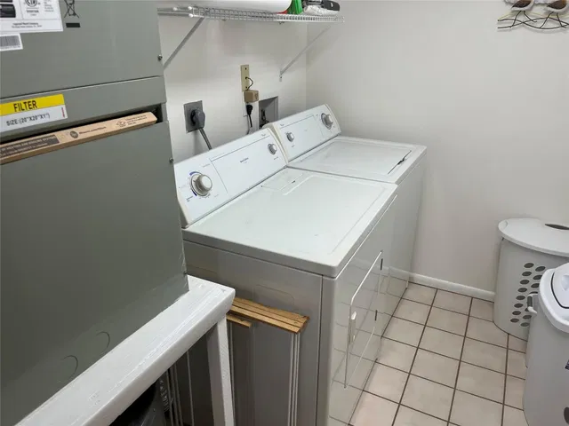 Unit 410 photo 29