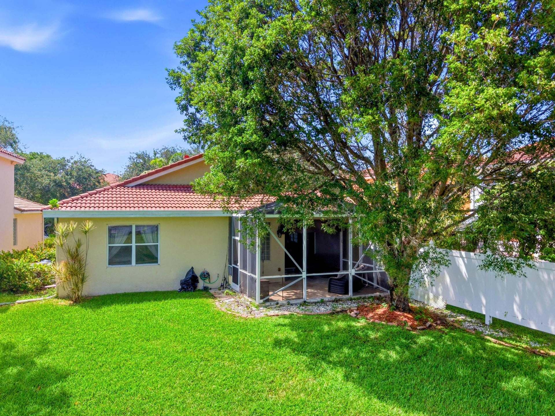  Residence photo 15