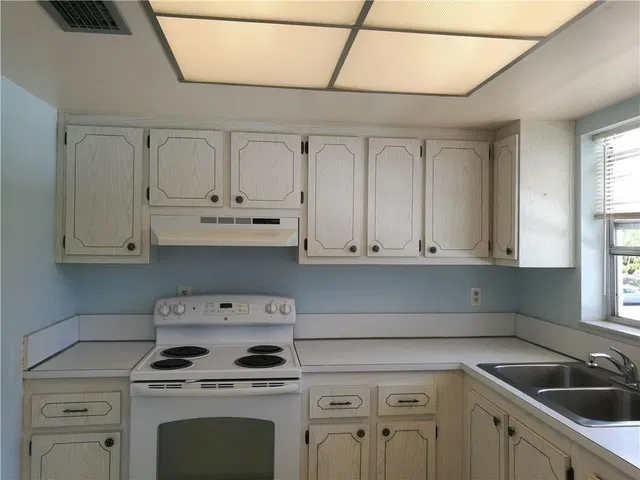  Unit 136-6 photo 4