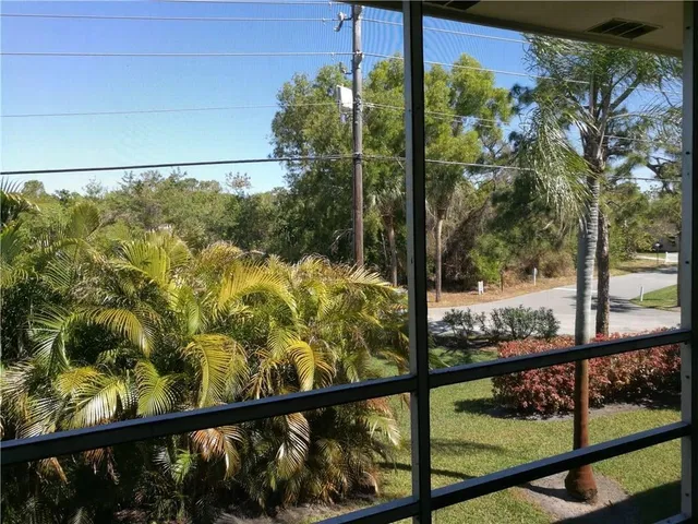  Unit 136-6 photo 5