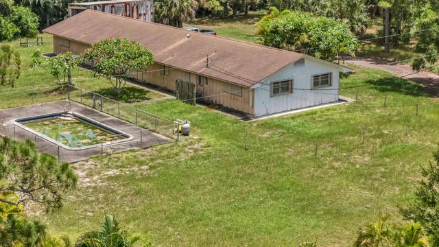 Residence photo 3