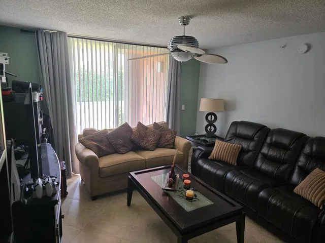 Unit 104 photo 9