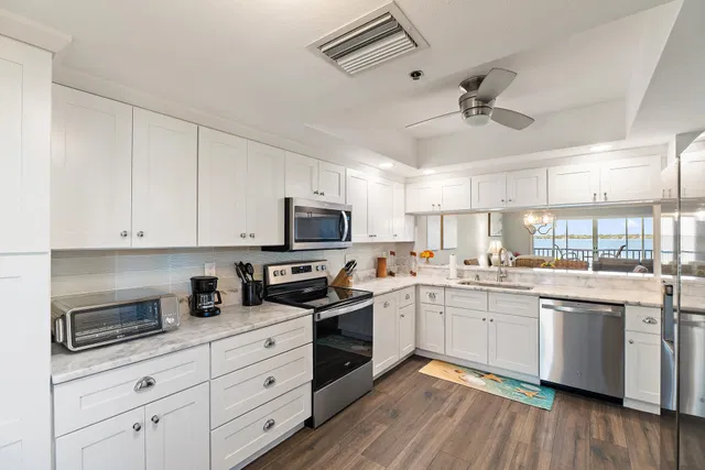 Unit 2103 photo 6