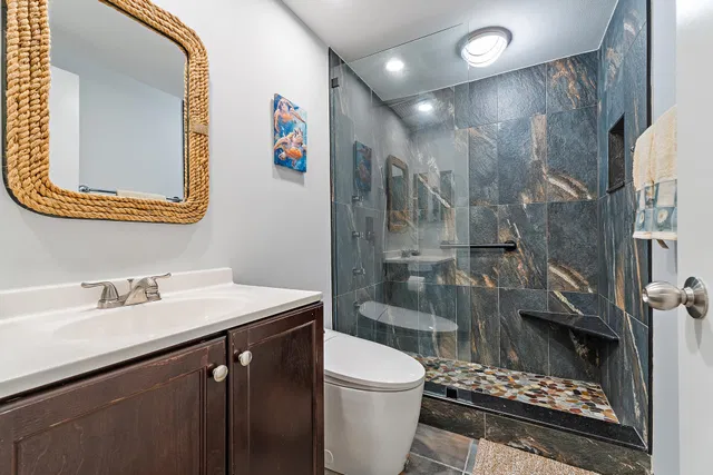 Unit 2103 photo 12
