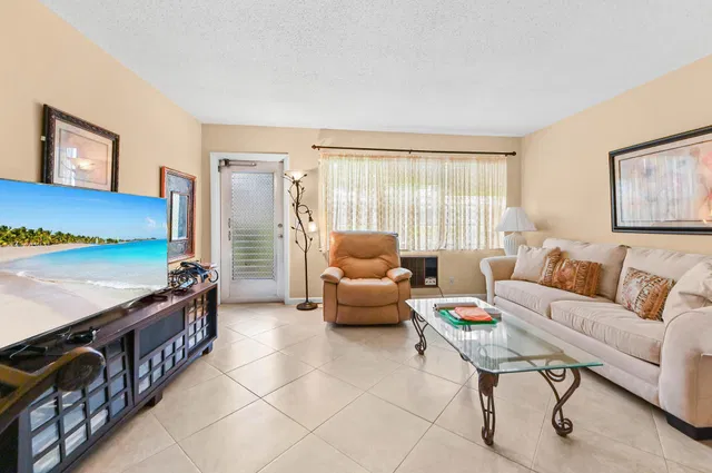  Residence photo 4