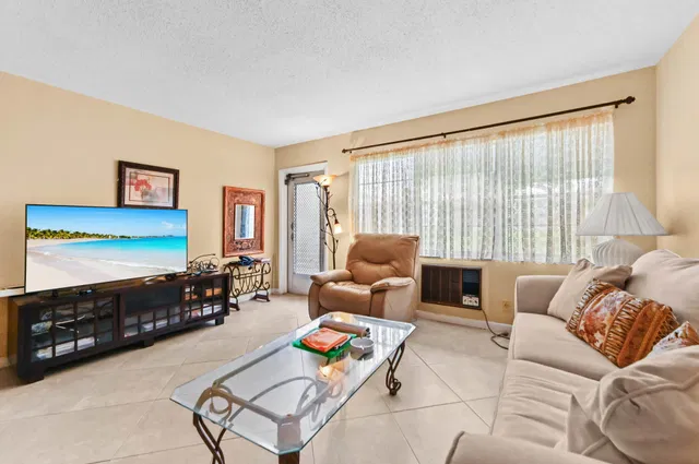  Residence photo 5
