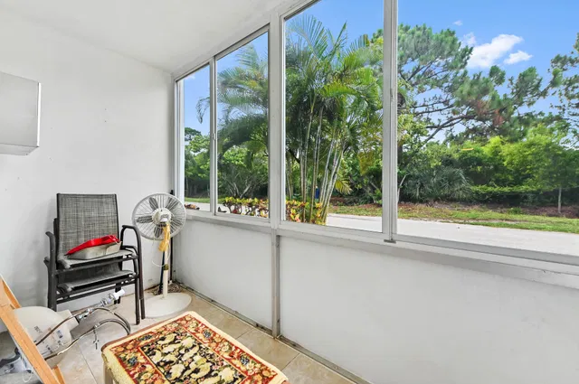  Residence photo 11