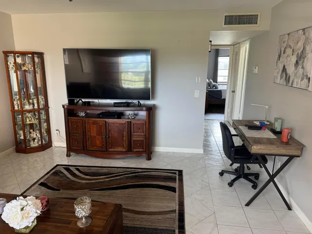  Residence photo 4