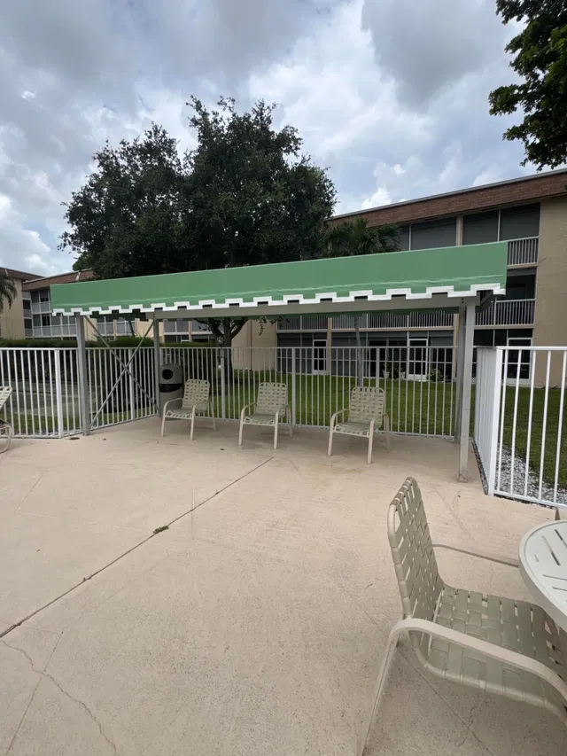  Unit 221 photo 5