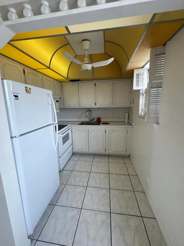  Unit 221 photo 10