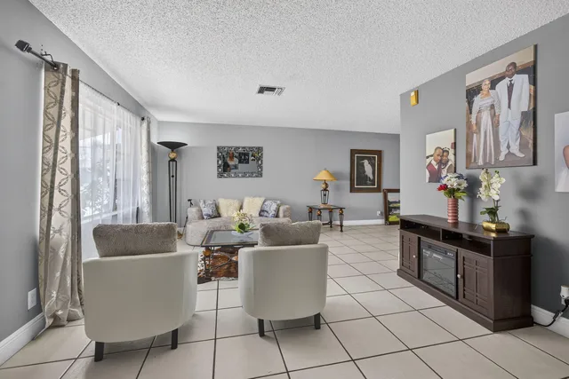 Residence photo 9