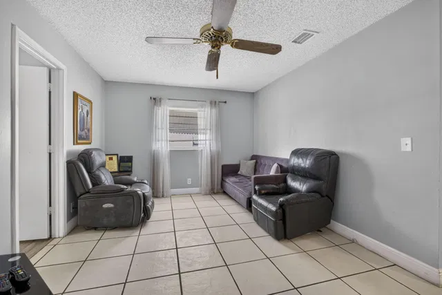 Residence photo 15