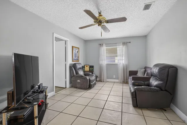 Residence photo 16