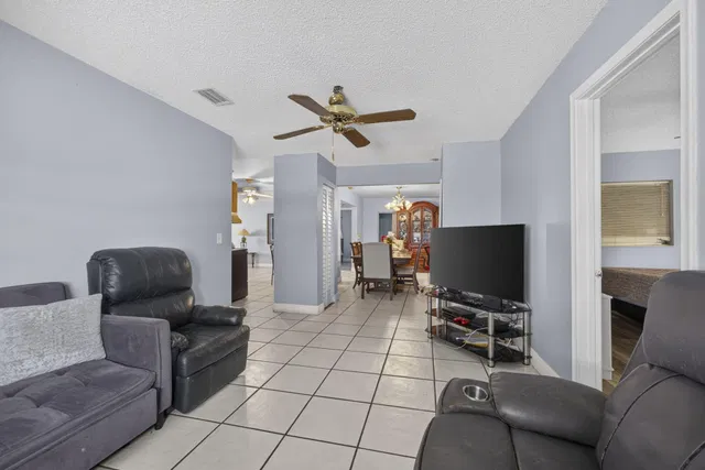Residence photo 17