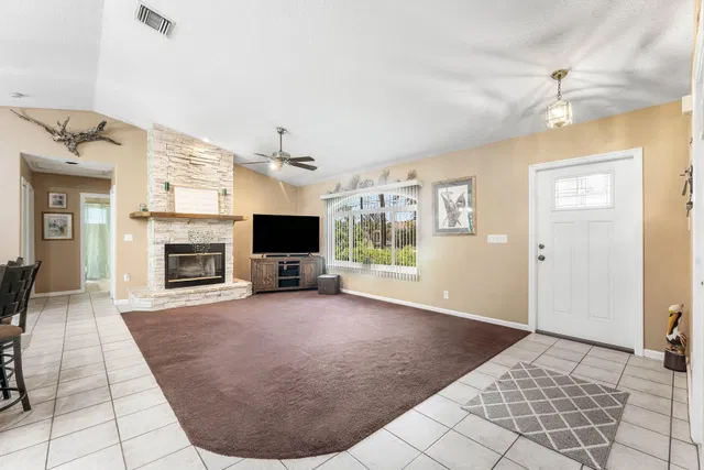  Residence photo 9