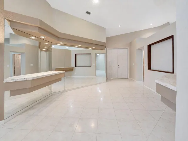 Residence photo 8