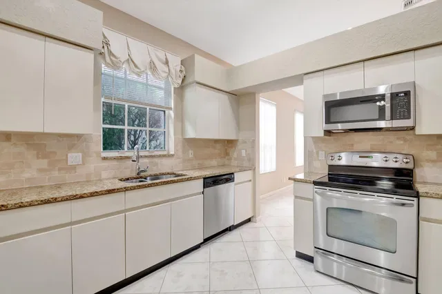 Residence photo 15