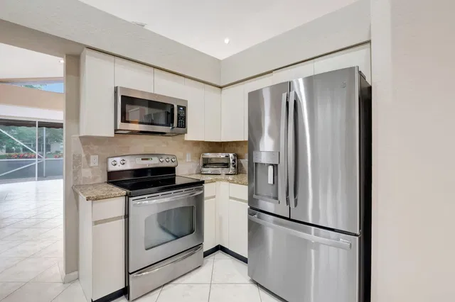 Residence photo 16