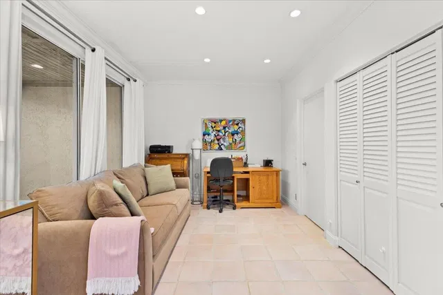 Residence photo 17