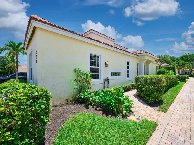 Residence photo 5