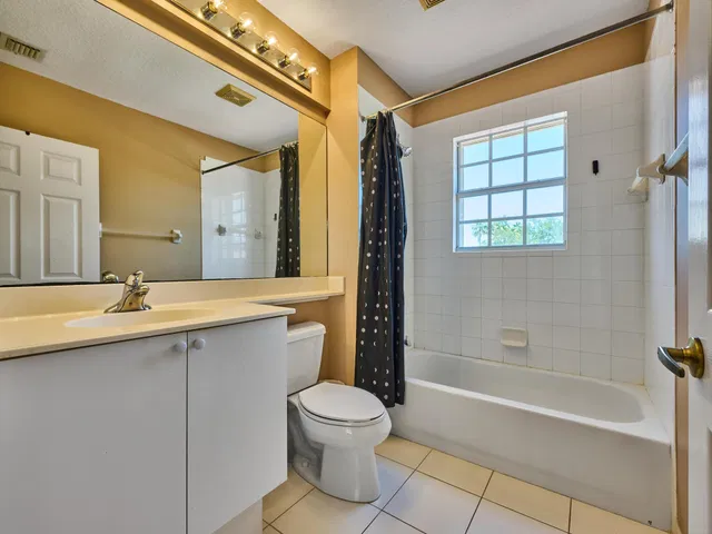 Residence photo 93